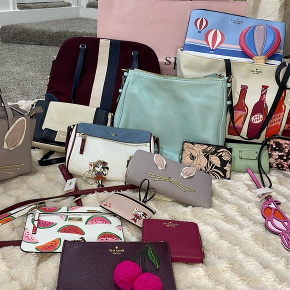 Mystery box you make the price ( is not exactly what the picture shows) - Picture 2 of 3